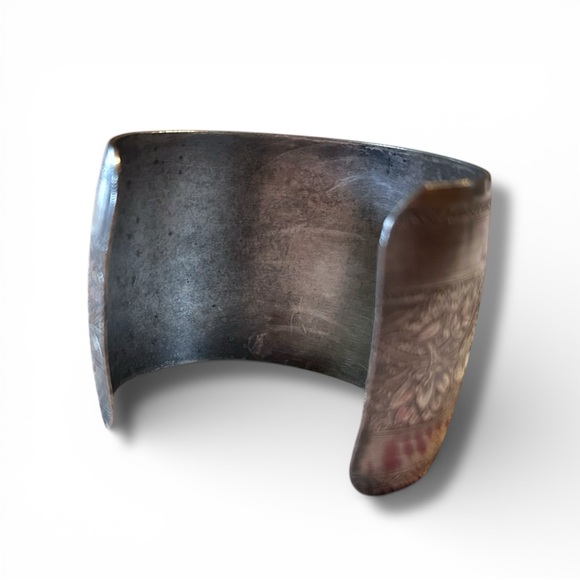 Vintage MCM Silver Metal Cuff Art Nouveau Floral Detail Boho Wide Bracelet - Picture 3 of 7